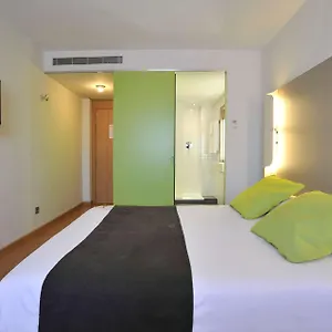 Travelodge Airport Otel